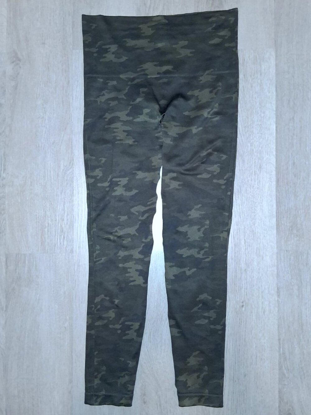 Spanx Look At Me Now Green Camo Seamless Athletic Active Leggings Size Medium